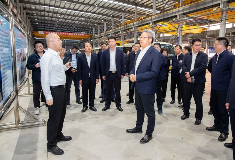 南通市委書記吳新明、市長(zhǎng)張彤一行蒞臨江蘇衛(wèi)華海洋重工觀摩調(diào)研